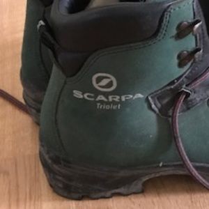 Just like new womens Scarpia  Mountainerring Boot
